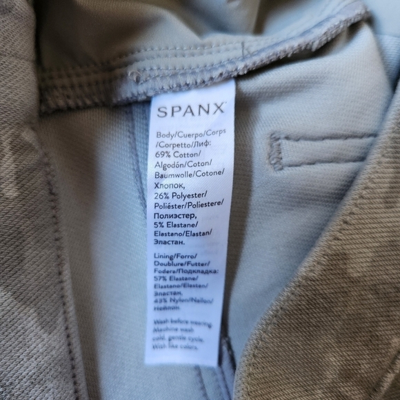 SPANX Jeanish Camo Compression Leggings Medium | Shaping & Ankle-Length - Picture 6 of 12